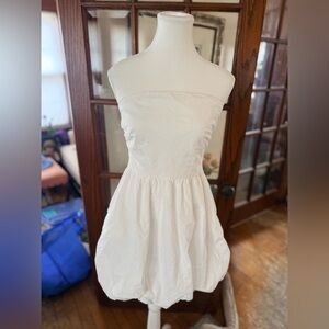 Elegant White Strapless Dress